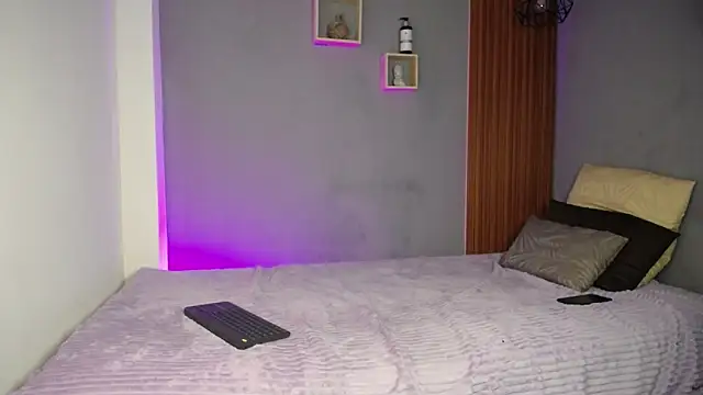 Snapshot of LUNITA125 chatting on February 6, 3:22 am LUNITA125 online show from February 6, 3:22 am