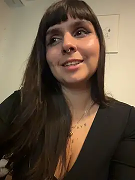 Snapshot of lovelyjinny chatting on February 21, 10:00 pm lovelyjinny online show from February 21, 10:00 pm