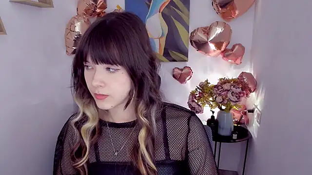 Snapshot of GentleTeas chatting on February 5, 6:34 pm GentleTeas online show from February 5, 6:34 pm