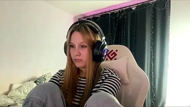 Snapshot of axin_burnell chatting on April 23, 5:48 pm axin burnell online show from April 23, 5:48 pm