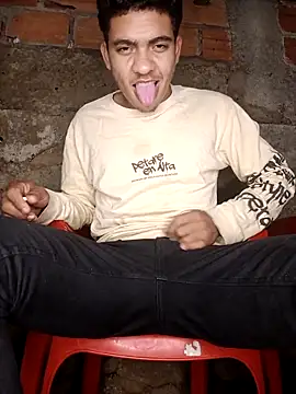 Snapshot of NikoHot_anatole chatting on February 21, 1:06 am NikoHot anatole online show from February 21, 1:06 am