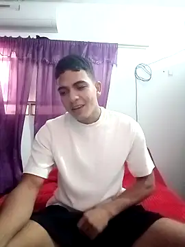 Snapshot of NikoHot_anatole chatting on March 26, 2:33 pm NikoHot anatole online show from March 26, 2:33 pm