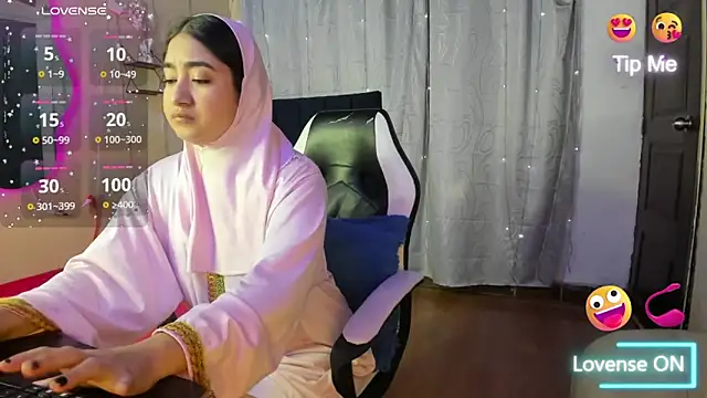 Snapshot of SamiraAwada chatting on February 22, 12:47 pm SamiraAwada online show from February 22, 12:47 pm