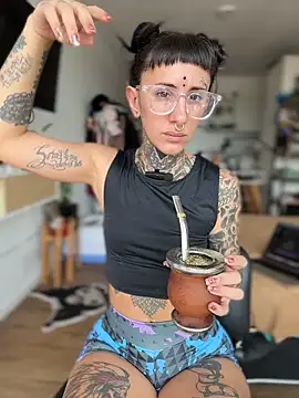 Snapshot of xsadtanas chatting on February 26, 4:50 pm xsadtanas online show from February 26, 4:50 pm