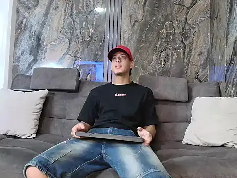 Snapshot of Noah_Blackk chatting on February 20, 1:11 pm Noah Blackk online show from February 20, 1:11 pm