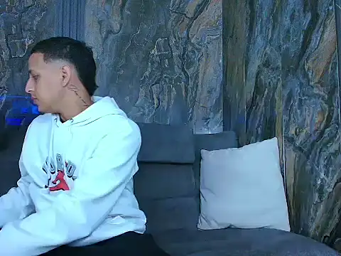 Snapshot of Noah_Blackk chatting on February 21, 1:23 pm Noah Blackk online show from February 21, 1:23 pm