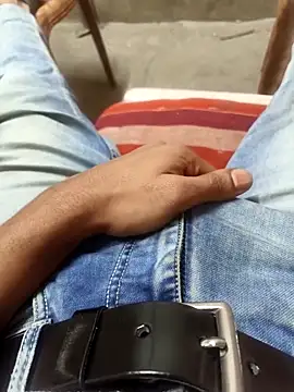 Snapshot of rubitrides11 chatting on February 6, 7:56 am rubitrides11 online show from February 6, 7:56 am