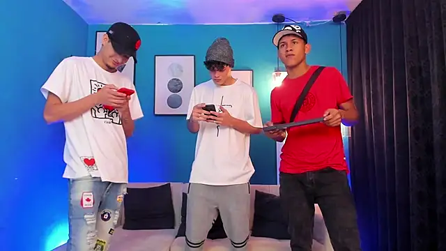 Snapshot of KingOfHeavens_2 chatting on February 12, 6:19 am KingOfHeavens 2 online show from February 12, 6:19 am