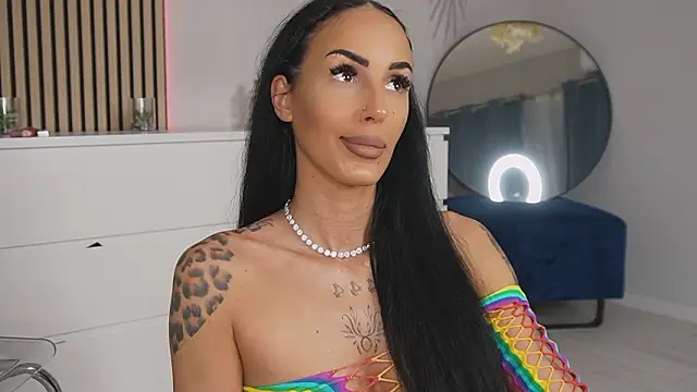 Snapshot of hayleybabe4 chatting on February 24, 10:08 pm hayleybabe4 online show from February 24, 10:08 pm