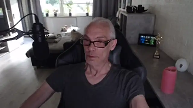 Snapshot of KoelnKoeln chatting on May 28, 6:16 pm KoelnKoeln online show from May 28, 6:16 pm
