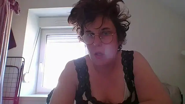 OIseauNoir88 online show from March 25, 2:56 pm