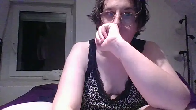 OIseauNoir88 online show from May 12, 7:55 pm
