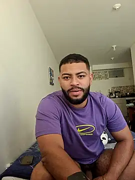 Snapshot of KLEYTON33 chatting on February 10, 2:32 pm KLEYTON33 online show from February 10, 2:32 pm