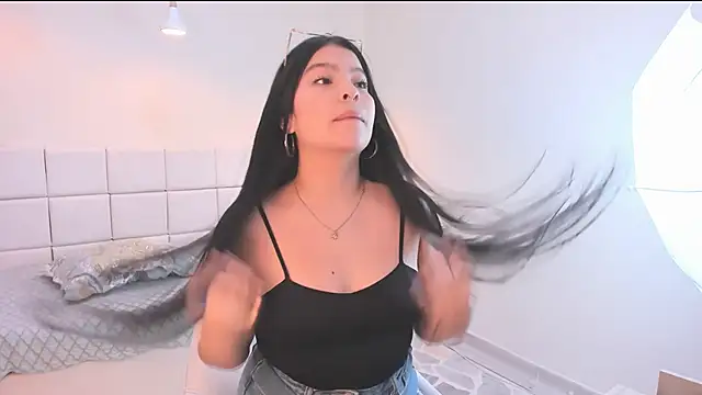 Snapshot of Hanna_Lee4 chatting on February 24, 2:20 am Hanna Lee4 online show from February 24, 2:20 am