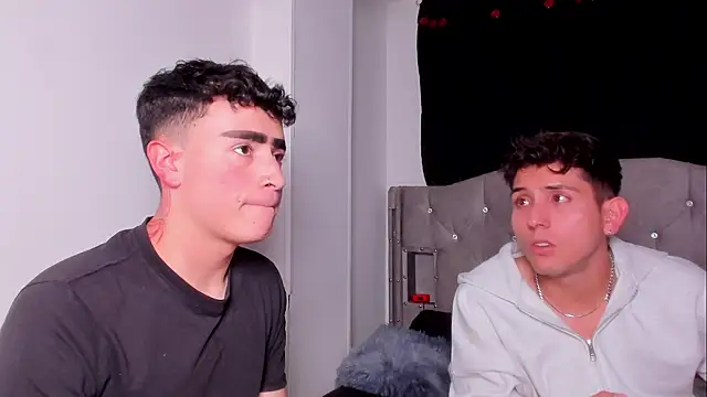 Snapshot of naughtysalomonn chatting on April 9, 12:10 am naughtysalomonn online show from April 9, 12:10 am