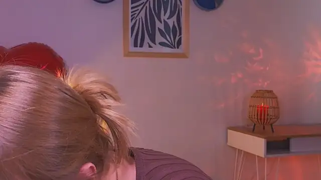 Snapshot of nikapie chatting on February 15, 7:51 am nikapie online show from February 15, 7:51 am