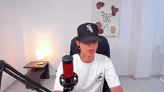 Snapshot of paisa_hotx chatting on February 3, 1:15 am paisa hotx online show from February 3, 1:15 am