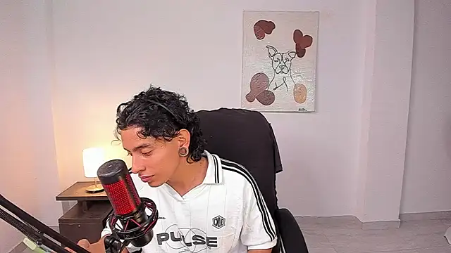 Snapshot of paisa_hotx chatting on February 8, 10:57 pm paisa hotx online show from February 8, 10:57 pm