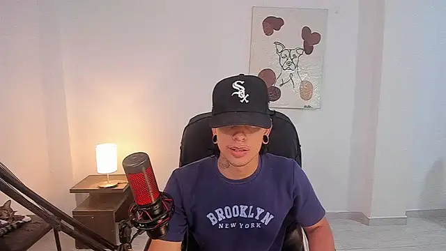 Snapshot of paisa_hotx chatting on February 12, 12:38 am paisa hotx online show from February 12, 12:38 am