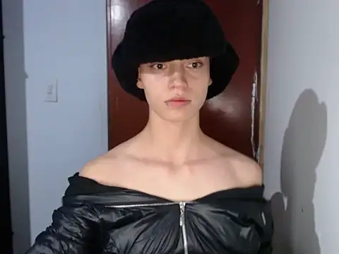 Snapshot of Brenda_Tina699 chatting on February 11, 10:59 pm Brenda Tina699 online show from February 11, 10:59 pm