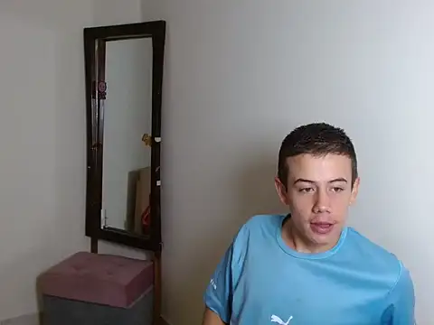 Snapshot of jac0b_x chatting on February 5, 4:17 am jac0b x online show from February 5, 4:17 am