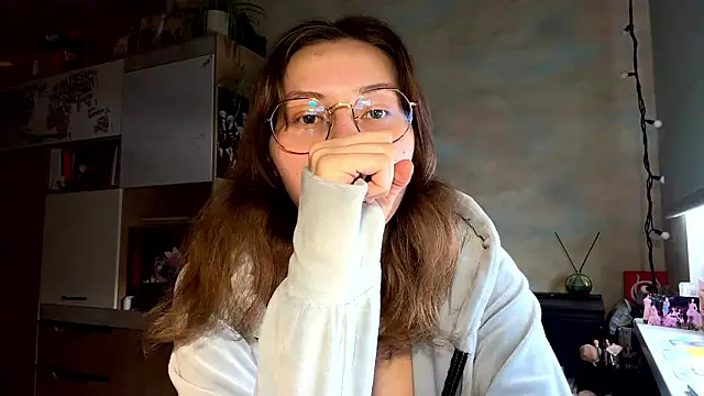 Miaaa Moon online show from March 4, 1:17 pm