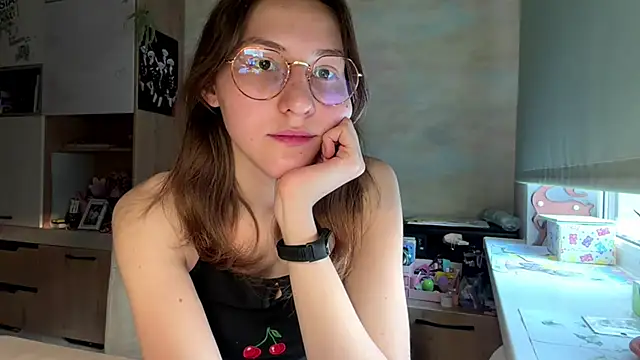 Miaaa Moon online show from April 7, 2:50 pm