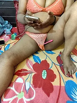 Snapshot of Red_Wine444 chatting on February 22, 4:16 pm Red Wine444 online show from February 22, 4:16 pm