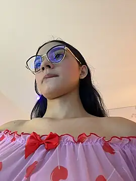 Doll Alaia  online show from February 25, 7:23 pm