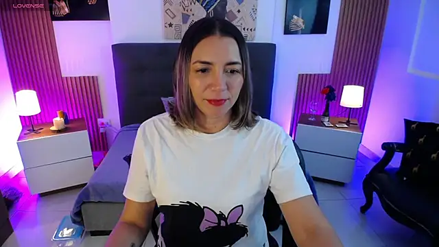 milfsecret69 online show from June 25, 11:37 am