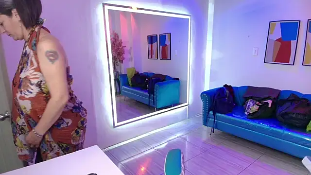 Snapshot of Madame_scarlett chatting on May 7, 11:37 am Madame scarlett online show from May 7, 11:37 am