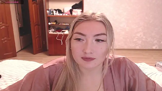 MiraRoy online show from February 9, 3:38 pm