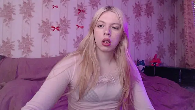 Snapshot of Cutie_Bambi chatting on February 21, 11:00 am Cutie Bambi online show from February 21, 11:00 am