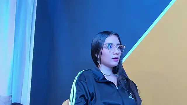 Vaiolletcooper online show from April 1, 1:52 pm