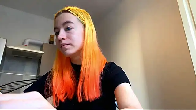 Snapshot of EmilyHein chatting on February 3, 7:02 am EmilyHein online show from February 3, 7:02 am