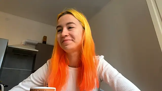 Snapshot of EmilyHein chatting on February 4, 7:03 am EmilyHein online show from February 4, 7:03 am