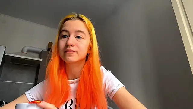 Snapshot of EmilyHein chatting on February 5, 7:02 am EmilyHein online show from February 5, 7:02 am