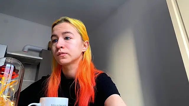 Snapshot of EmilyHein chatting on February 6, 7:02 am EmilyHein online show from February 6, 7:02 am