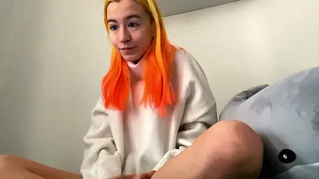 Snapshot of EmilyHein chatting on February 7, 7:01 am EmilyHein online show from February 7, 7:01 am