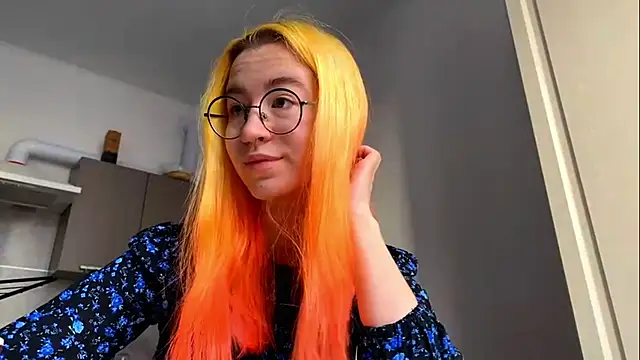 Snapshot of EmilyHein chatting on February 13, 7:04 am EmilyHein online show from February 13, 7:04 am