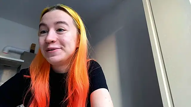 Snapshot of EmilyHein chatting on February 15, 6:10 am EmilyHein online show from February 15, 6:10 am