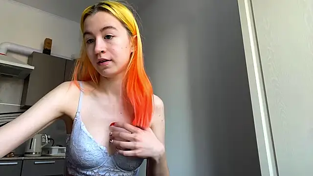 Snapshot of EmilyHein chatting on February 15, 7:51 am EmilyHein online show from February 15, 7:51 am