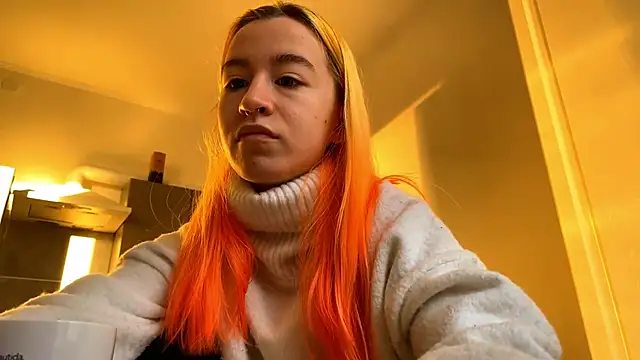 Snapshot of EmilyHein chatting on February 21, 6:14 am EmilyHein online show from February 21, 6:14 am