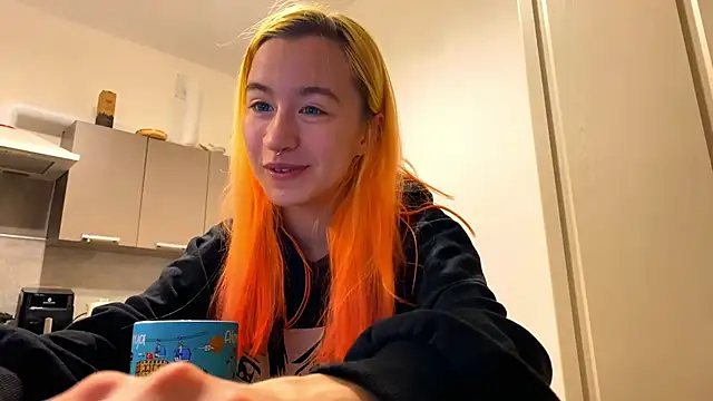 Snapshot of EmilyHein chatting on February 27, 6:19 pm EmilyHein online show from February 27, 6:19 pm