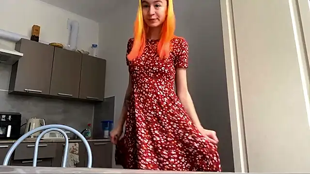 Snapshot of EmilyHein chatting on February 28, 6:25 am EmilyHein online show from February 28, 6:25 am