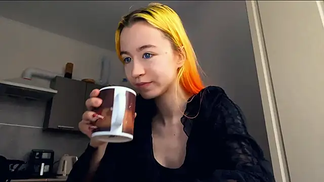 Snapshot of EmilyHein chatting on March 1, 5:20 am EmilyHein online show from March 1, 5:20 am