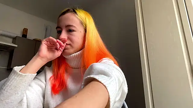 Snapshot of EmilyHein chatting on March 2, 6:14 am EmilyHein online show from March 2, 6:14 am