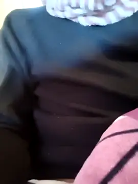 Snapshot of newtube0 chatting on February 5, 3:33 am newtube0 online show from February 5, 3:33 am