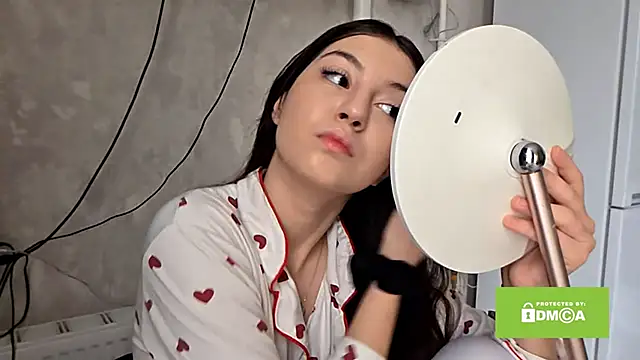 Snapshot of ZyntraLoom chatting on February 18, 12:12 pm ZyntraLoom online show from February 18, 12:12 pm