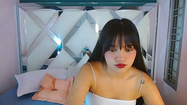 Snapshot of Kaytlin_James chatting on March 3, 12:00 pm Kaytlin James online show from March 3, 12:00 pm